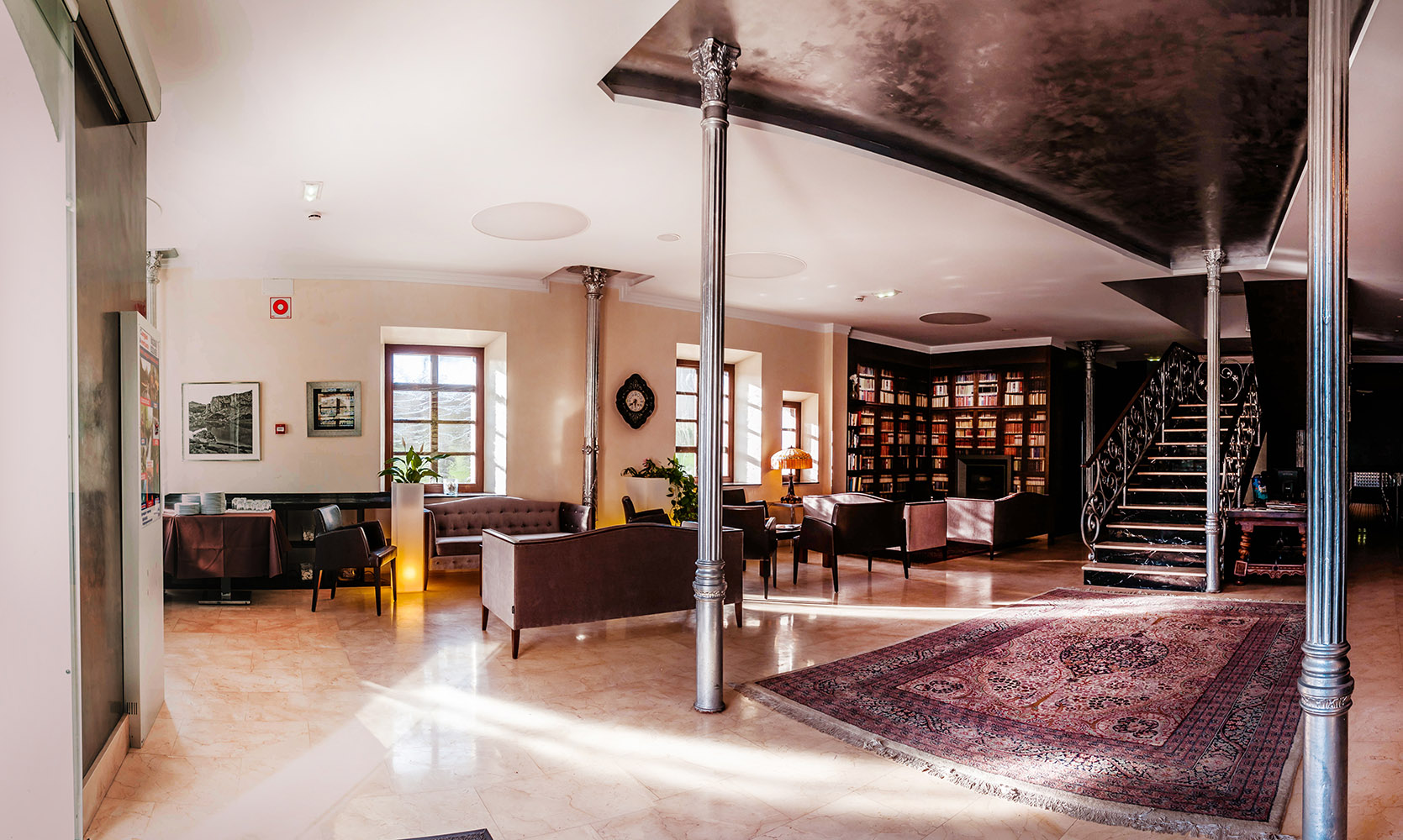 Recepción y lobby del Hotel Granda